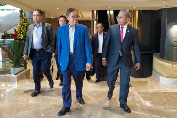Abang Johari selamat tiba di Bangkok, sampaikan ucaptama WDCE 2025