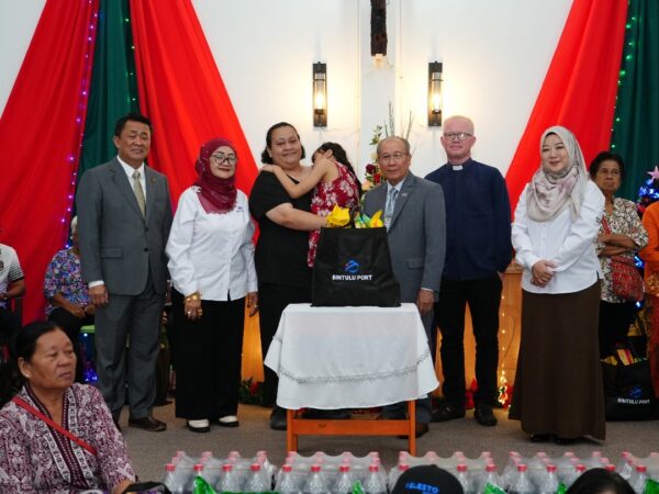 Bintulu Port Holdings Berhad agihkan bakul makanan Krismas 2025
