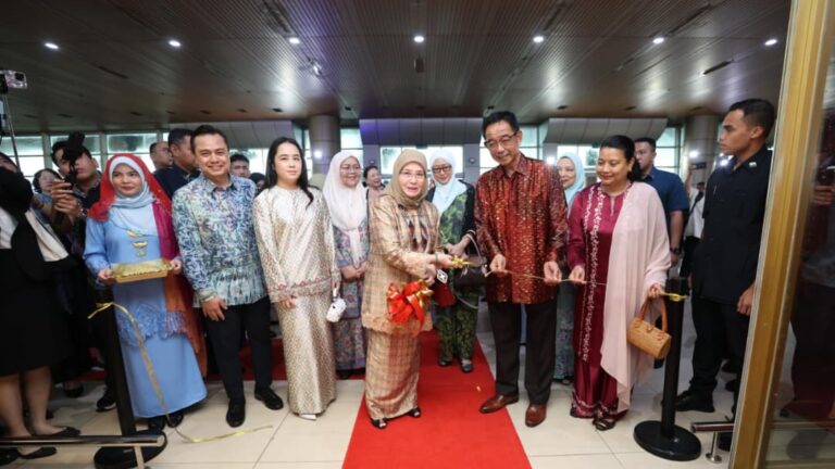 Tengku Ampuan Pahang rasmikan Sense of Malaysia di LTAK