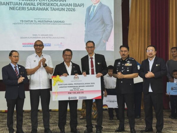 413,380 murid, pelajar sekolah Sarawak terima BAP