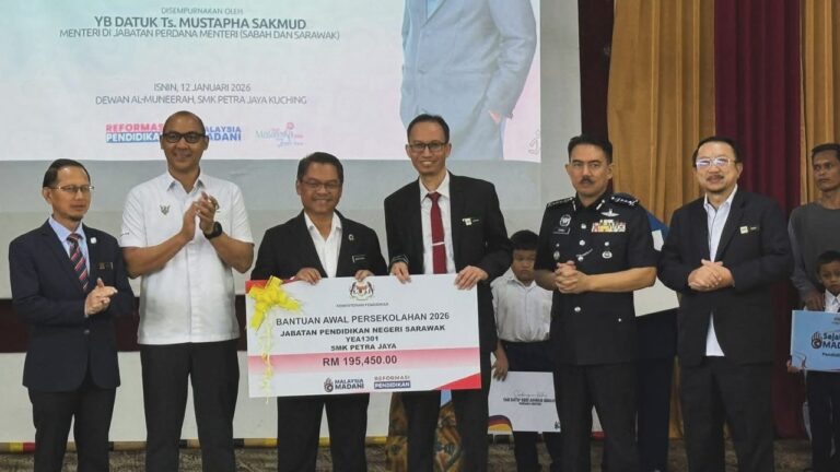 413,380 murid, pelajar sekolah Sarawak terima BAP