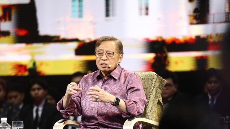 43 tahun berpolitik, Abang Johari letakkan mandat rakyat paling utama