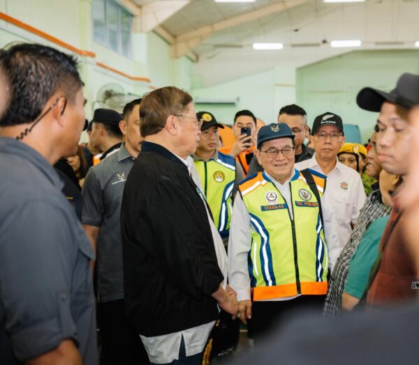 Mangsa banjir enggan pindah tetap terima bantuan, nafi dakwaan – Uggah