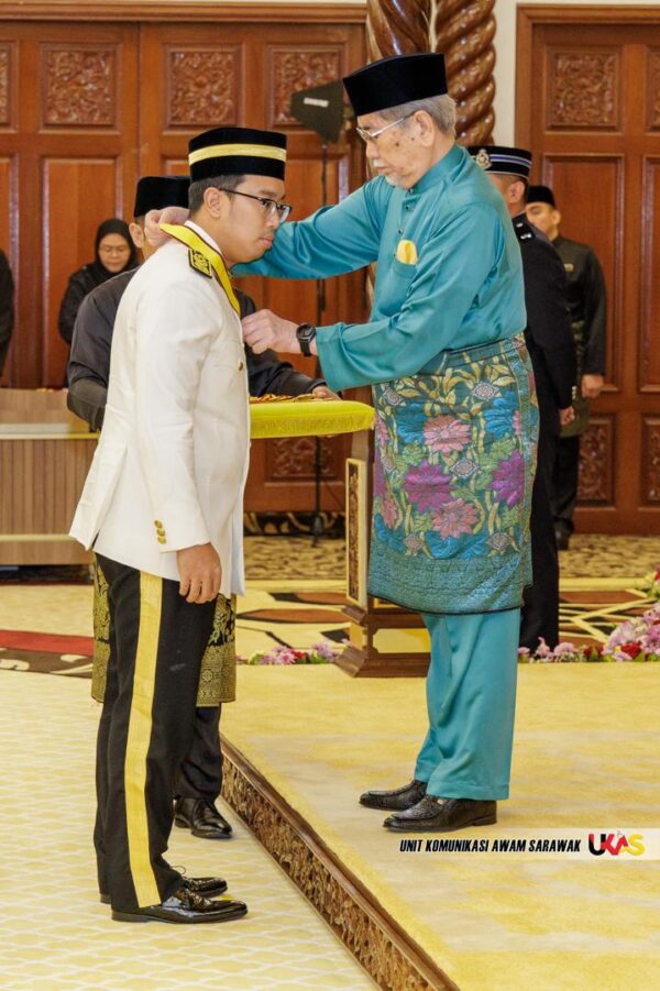 Azizul Adenan dahului senarai penerima Darjah dan Pingat Kebesaran Sarawak