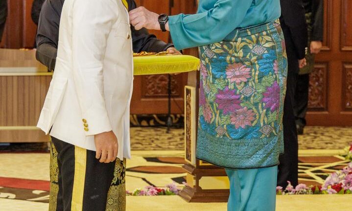 Azizul Adenan dahului senarai penerima Darjah dan Pingat Kebesaran Sarawak