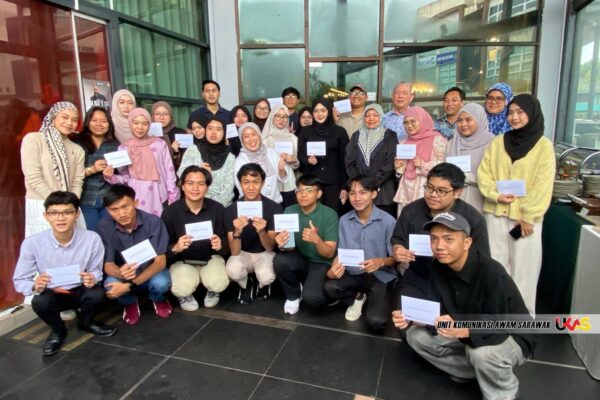 Insentif pendidikan Parlimen Petra Jaya manfaatkan ratusan pelajar