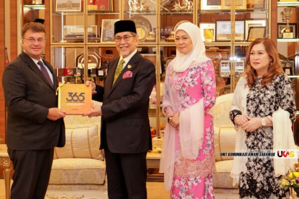 Kestabilan politik Sarawak dikagumi