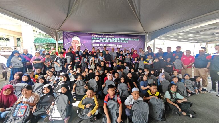 Inisiatif DUN Satok agih sumbangan keperluan pelajar Kembali Ke Sekolah