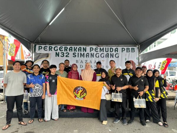 SABERKAS Lingga agih bubur lambuk di Bazar Ramadan Pemuda Parti PBB Simanggang
