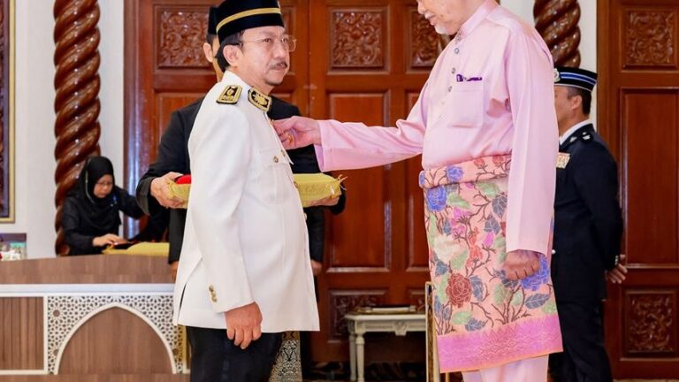 TYT sampaikan pingat, darjah kebesaran pada 152 penerima