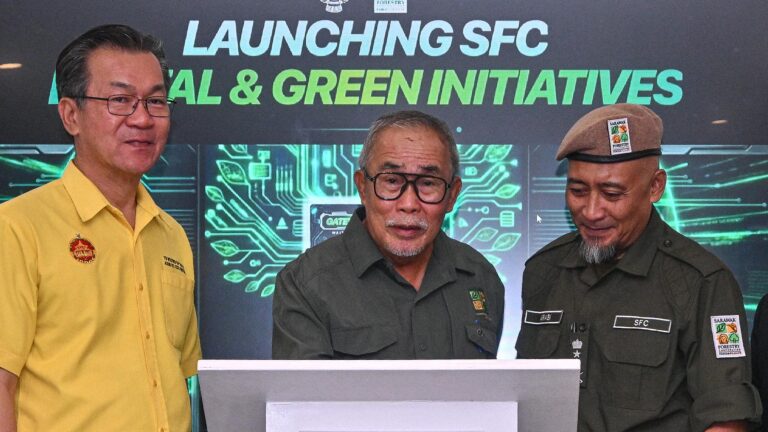 Bersama bangun, perkukuhkan FORESIGHT AI