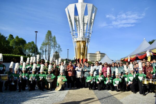 Sarawak sokong graduan bukan pendidikan serta guru