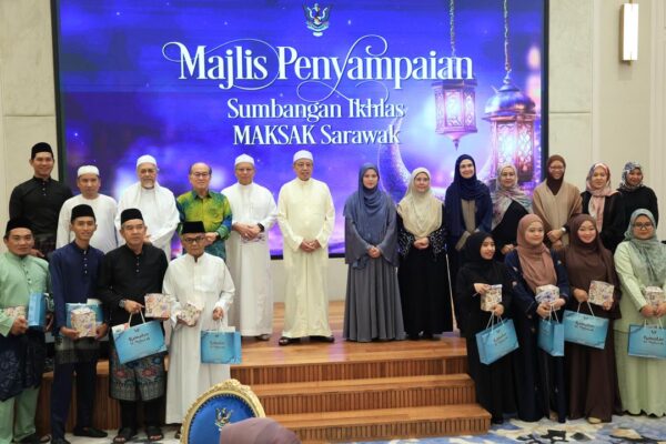 Majlis iftar bersama Premier, MAKSAK Sarawak santuni penjawat awam