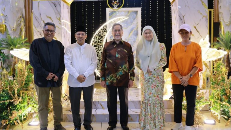 TYT, Toh Puan tinjau keperluan Ramadan di Majma Mall