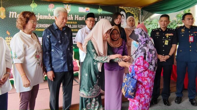 1,086 penerima bantuan kebajikan terima sumbangan Sejambak Kasih Aidilfitri