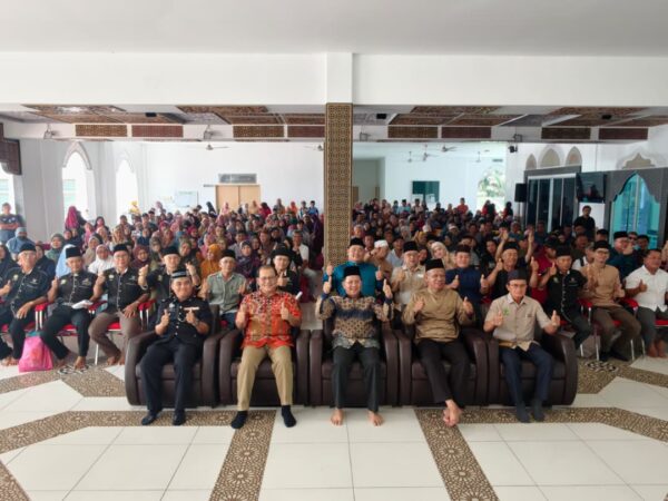 Golongan asnaf dari 15 kampung DUN Daro terima sumbangan