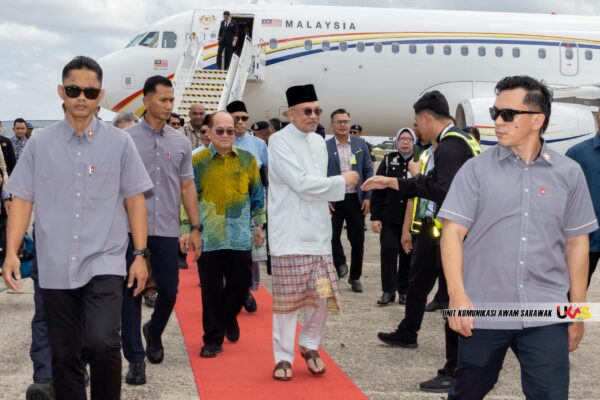 PM Anwar tiba di Kuching bagi lawatan kerja rasmi