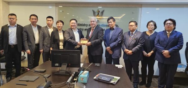 Sarawak sasarkan status hab serantau, perkukuhkan hubungan dengan China