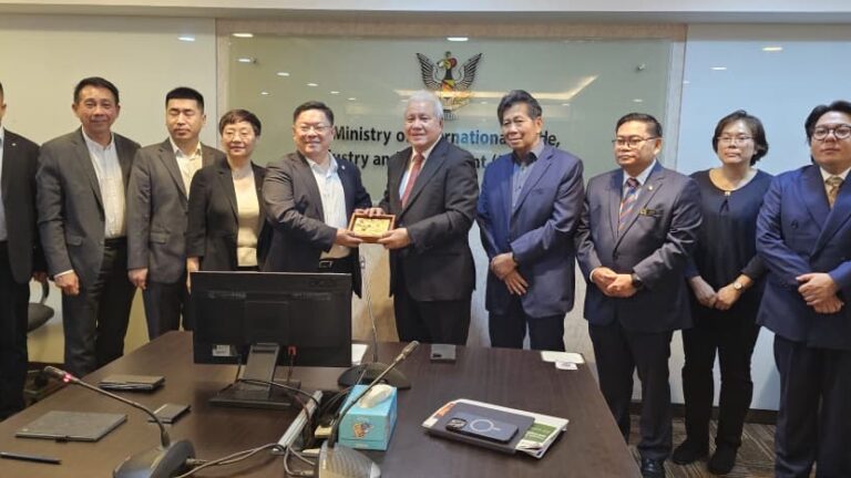 Sarawak sasarkan status hab serantau, perkukuhkan hubungan dengan China