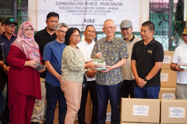 Sumbangan bakul makanan KSK Satok ceriakan penerima