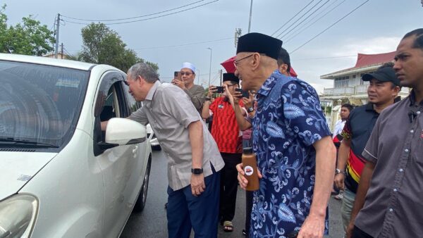 Belia, Pemuda Prihatin Petra Jaya agihkan lebih 800 bekas bubur, air botol kopi Hainan, bakul makanan