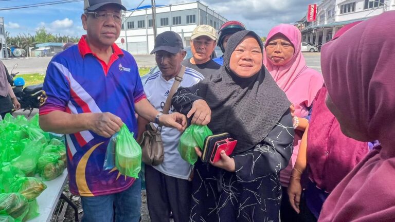 Ahmad Johnie agih juadah berbuka puasa sekitar Daro