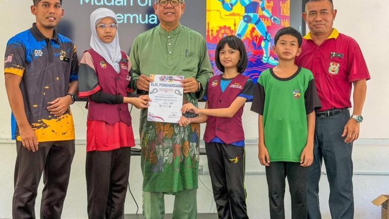 Program Robotik 101 dedah teknologi robotik di sekolah Parlimen Igan