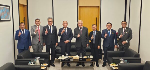 Sarawak, Pahang bincang perluaskan kerjasama