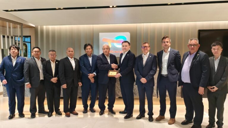 Kerjasama strategik bangunkan ekonomi Sarawak