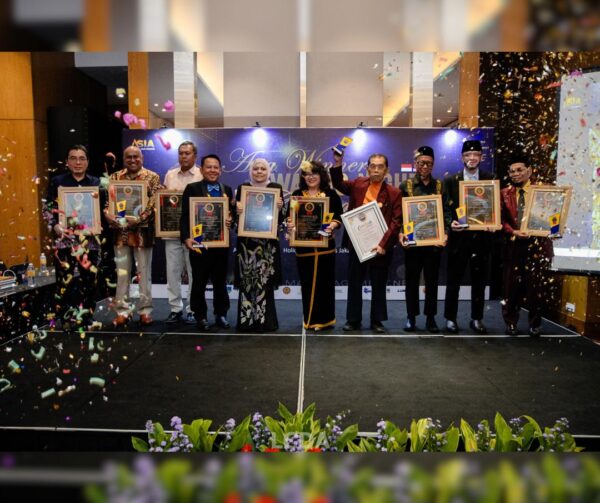 Dua anak syarikat LCDA terima anugerah, organisasi cemerlang