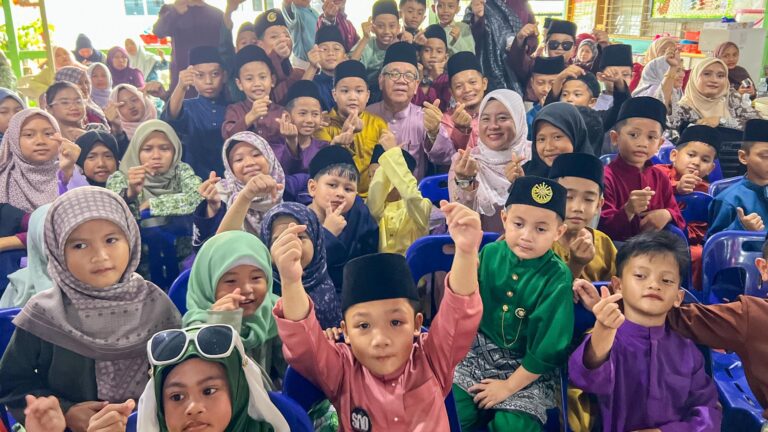 Program Aidilfitri eratkan silaturahim warga sekolah, masyarakat