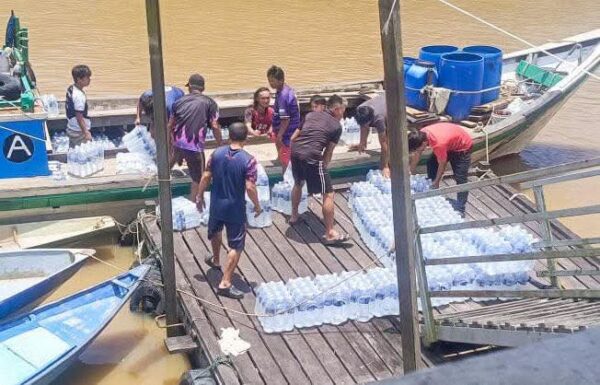 Penduduk Nanga Semah, Kampung Sabena berdepan masalah air, Ahmad Johnie hulurkan bantuan bekalan