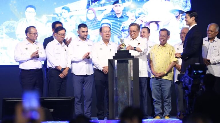 2.8 juta rakyat Sarawak boleh jadi tenaga profesional