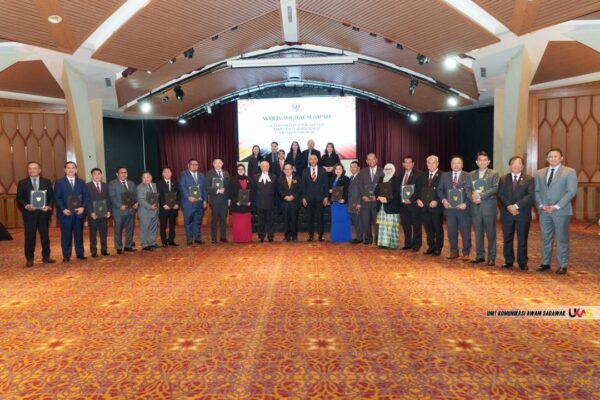 19 Setiausaha Politik Kepada Premier Sarawak angkat sumpah pelantikan semula