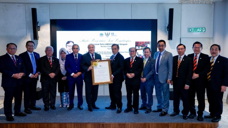 Premier Sarawak terima sijil pengiktirafan Sarawak Delta UNESCO Global Geopark