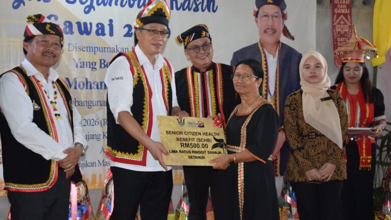 2,126 penerima bantuan kebajikan Serian terima sumbangan Hari Gawai