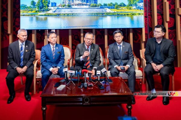 Kerajaan Sarawak tunai janji, salur RM317,800 bantuan kepada pengamal media