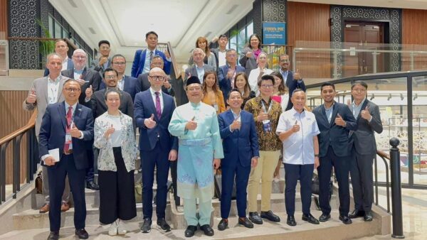 Sarawak tarik minat pelabur luar negara, terokai sektor tenaga hijau