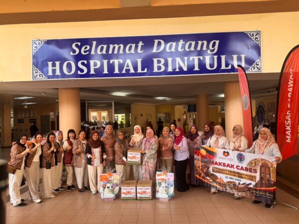 MAKSAK Wanita Sarawak hulurkan sumbangan pada pesakit Hospital Bintulu