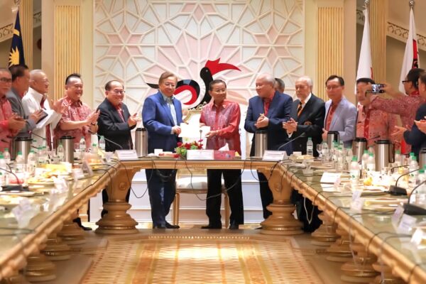 Penghargaan untuk Awang Bujang, bersara setelah berkhidmat lebih 19 tahun Setiausaha Eksekutif Parti PBB