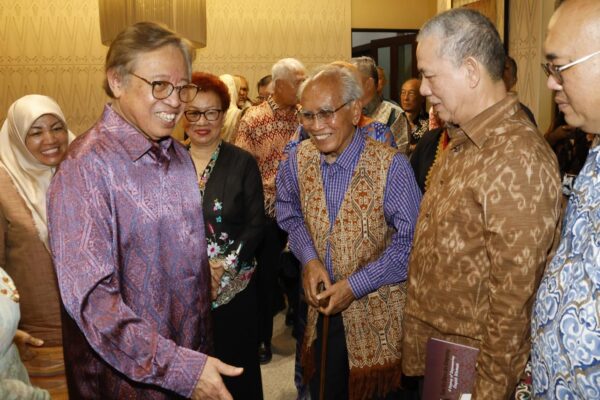 Premier Sarawak ‘ngabang’ ke kediaman Alfred Jabu