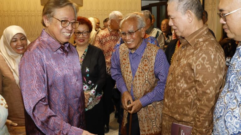 Premier Sarawak ‘ngabang’ ke kediaman Alfred Jabu