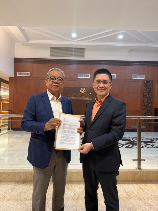 Ahmad Johnie bawa hasrat 71 calon guru simpanan Sarawak ke KPM