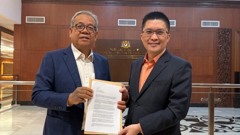 Ahmad Johnie bawa hasrat 71 calon guru simpanan Sarawak ke KPM