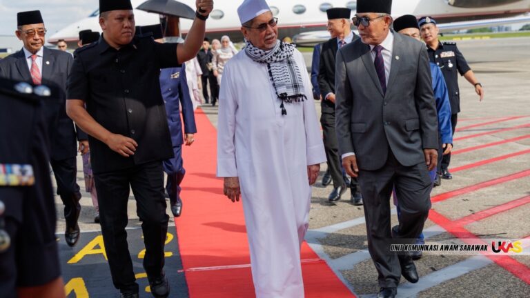 TYT serta isteri selamat tiba di tanah air selepas menunaikan ibadah haji