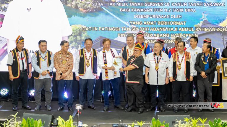 1,797 penerima surat hak milik tanah NCR DUN Tasik Biru