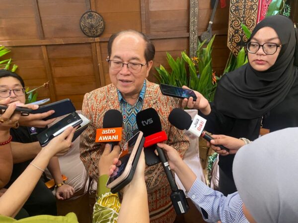 Dakwaan bersara dari politik, Uggah serahkan pada Premier