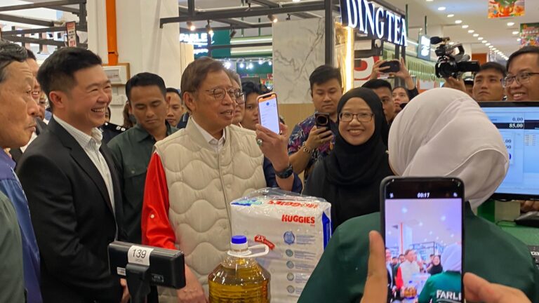 Pembangunan luar bandar Sarawak buka peluang perniagaan kepada pasar raya