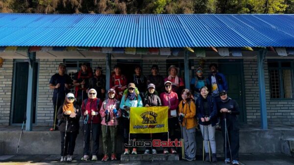 Enam pendaki Sarawak berjaya tawan puncak Annapurna Base Camp