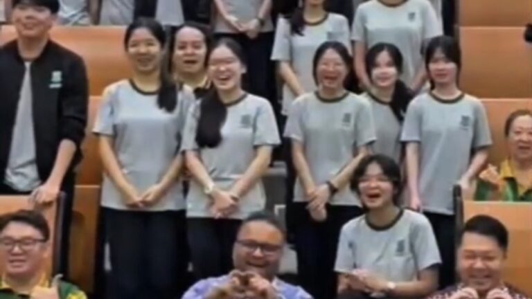 Pelajar Sekolah Swasta St. Joseph lawat makmal canggih UNIMAS